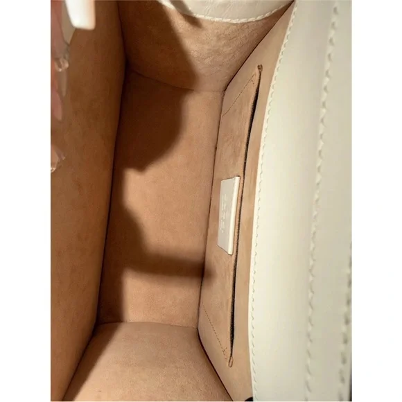 Gucci Sylvie Top Handle Bag - White Leather-Rare Gucci!-Comps are $1,700+ - Picture 4 of 15